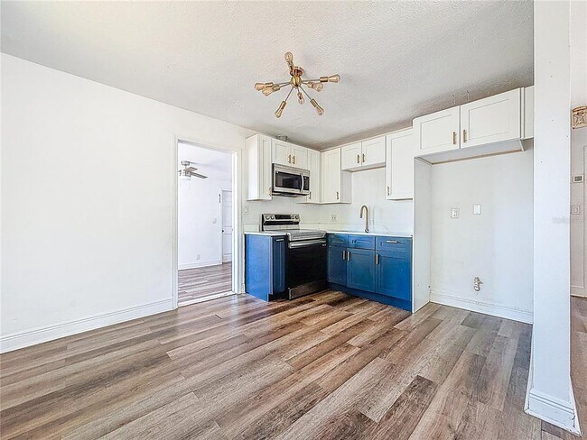 Photo - 2100 28th Ave N