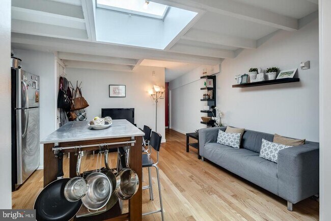 Photo - 1320 Pine St Unit 4F