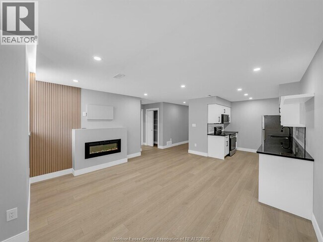 Photo - 3177 Riverside Dr E Unité 105