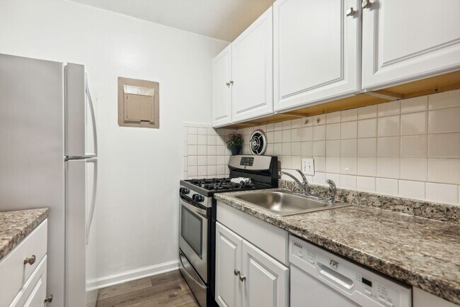 Photo - Kensington Terrace - patio level & parking