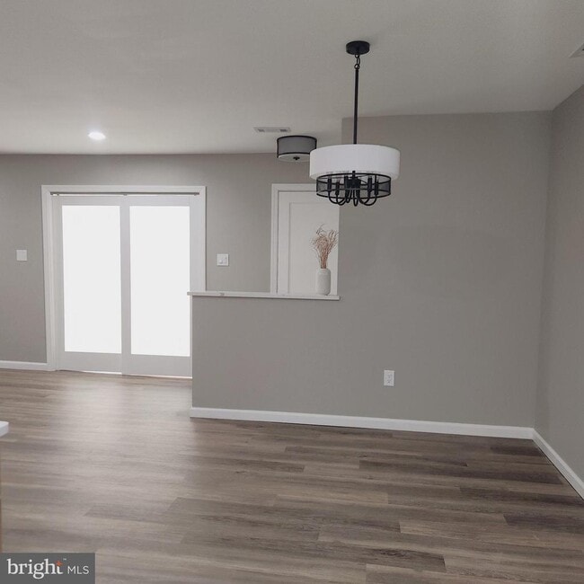 Building Photo - 16 Pickwick Pl