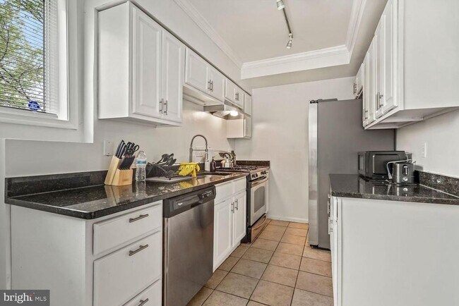 Photo - 576 49th Pl NE