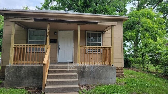 Building Photo - 908 W 2nd St Rental