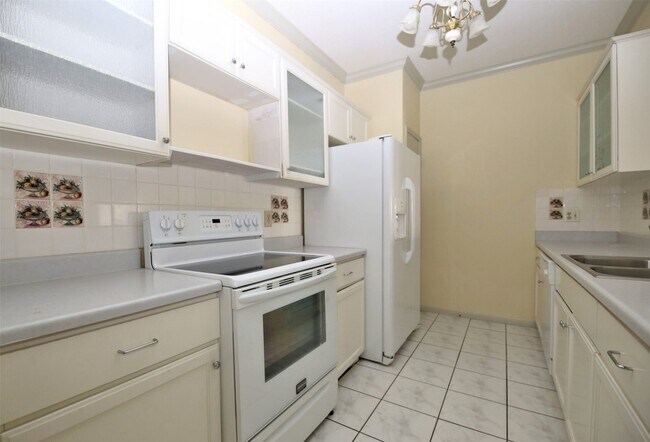 Photo - 6000 Reims Rd