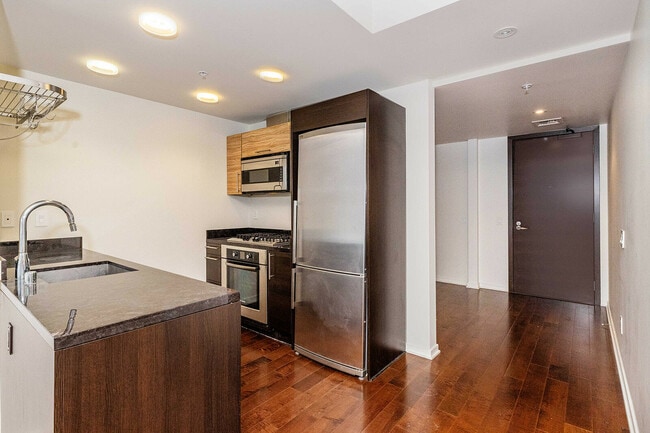 Building Photo - 829 Folsom St Unit 602