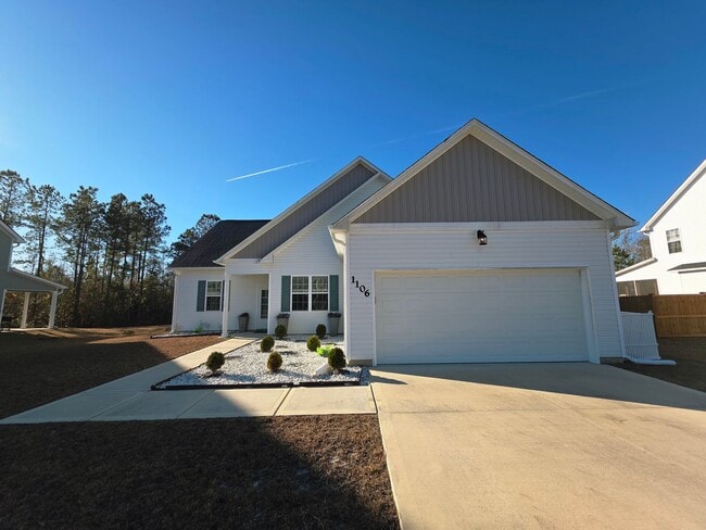Building Photo - 4 Bedroom #3 Bath Towne Pointe