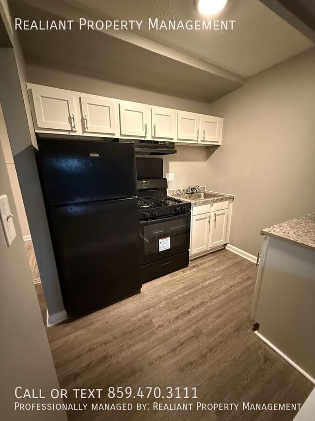 Building Photo - 2082 Fairmont Ct Unit 2