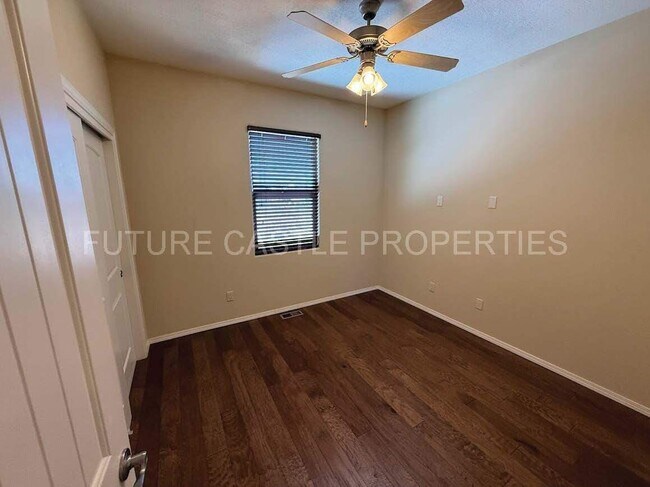 Photo - 1771 Band Saw Pl N W