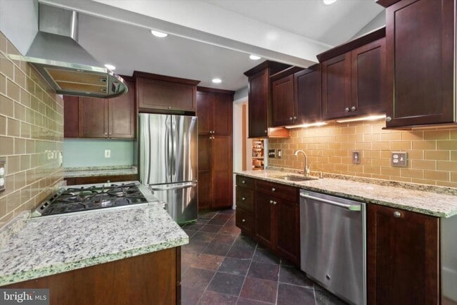 Photo - 626 Lakeside Ave
