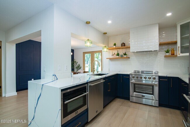Photo - 77 Sanchez Dr E