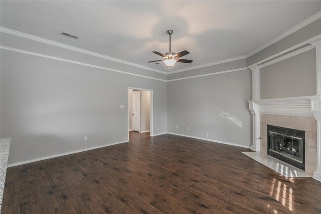 Photo - 344 College St S