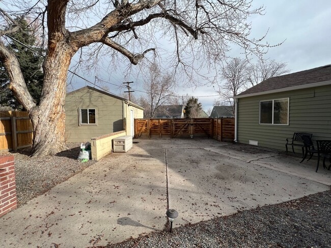 Photo - 3 bed 2 bath Harvey Park, Corner Lot