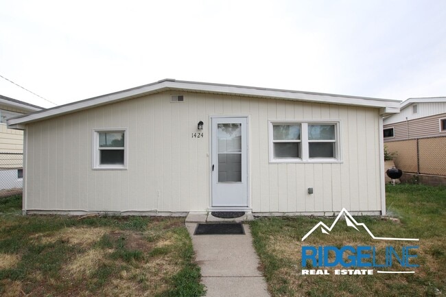Great Smaller Home for Lease! (Water, Garb... - Great Smaller Home for Lease! (Water, Garb...