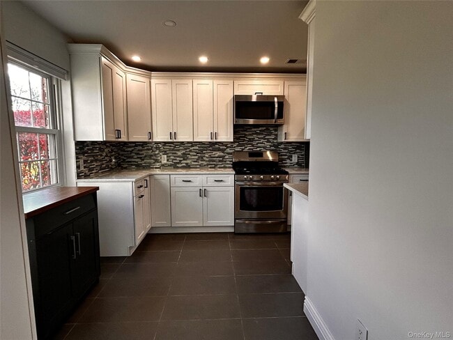 Building Photo - 276 Temple Hill Rd Unit 1207