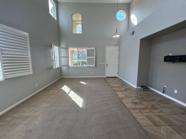 Photo - 212 Riverbend Ln