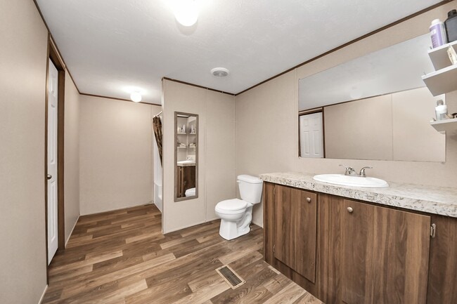 Photo - 1416 Rd 5601