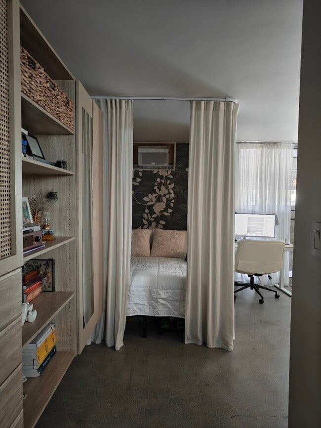 Building Photo - 1419 Dominis St Unit 203