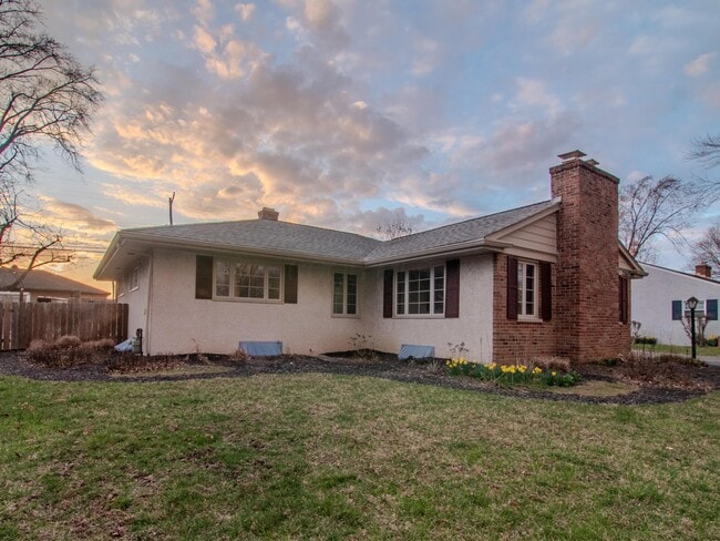 2861 Wellesley Dr