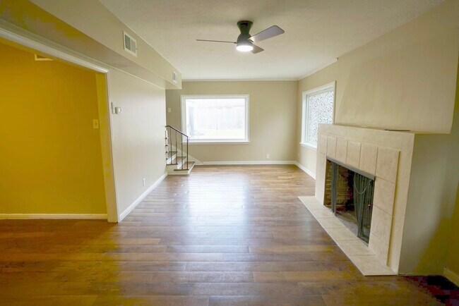 Building Photo - 3309 Lawrence St