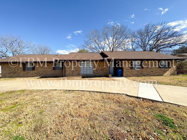Photo - 1204 Williamsburg Dr