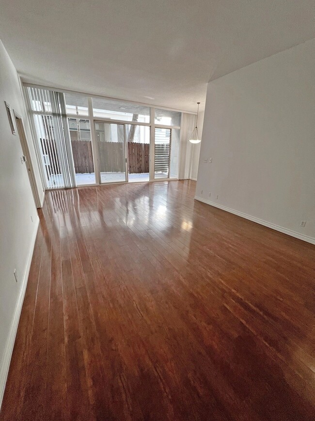 Building Photo - 11936 Darlington Ave Unit 102