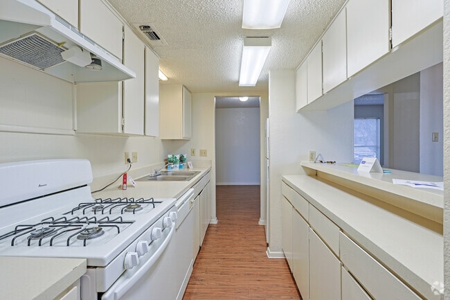 2BR Townhouse, 1.5BA - 1,177SF - Ktichen - Forest Creek Apartments