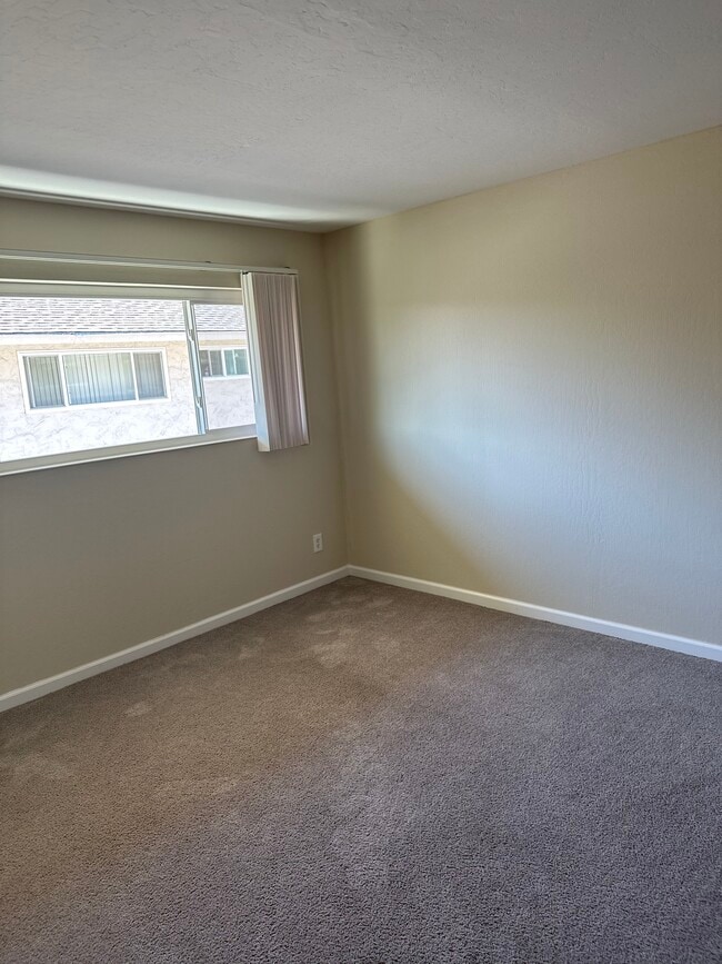 Photo - Royal Arms Apartments