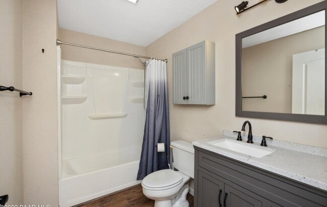 Photo - 704 Hermosa Rd Unit B