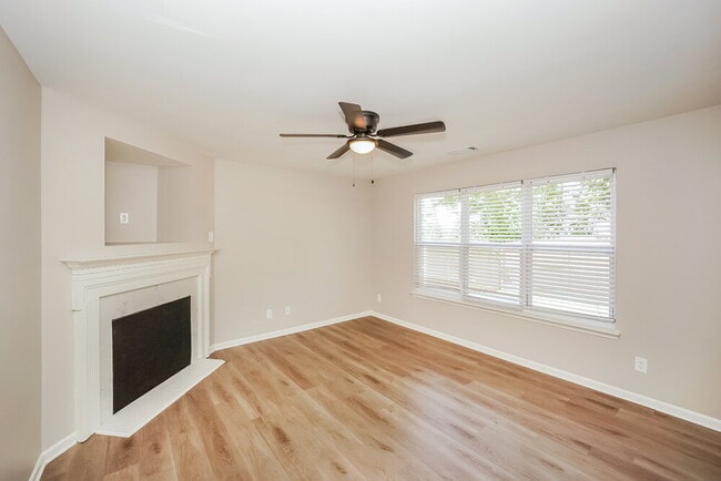 Photo - 1421 Braveheart Ln
