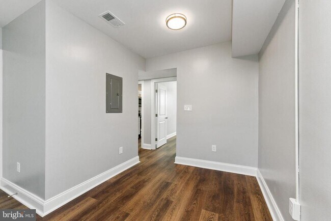 Photo - 2021 E St NE Unit 2