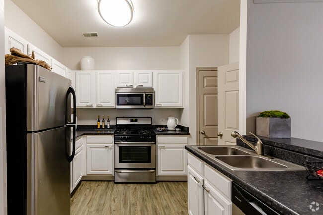 2BR, 2BA - Kitchen