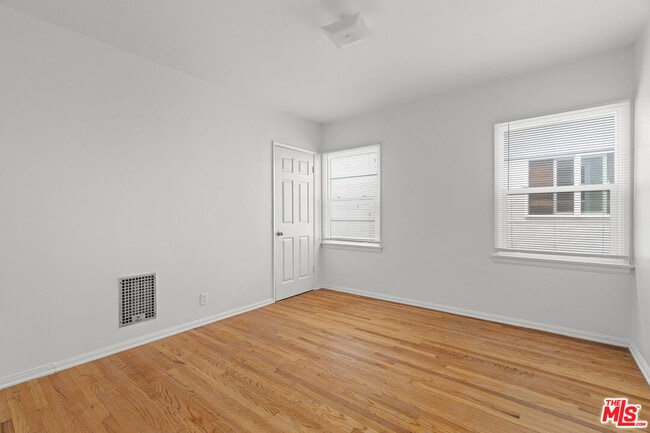 Photo - 11813 Gateway Blvd