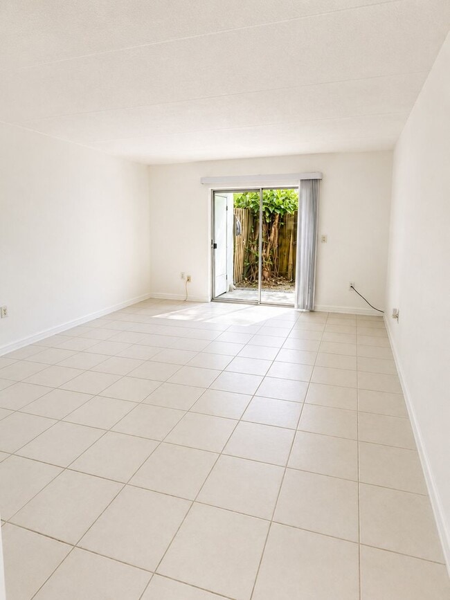 Photo - 1 Bed / 1 Bath Apartment for Rent – Somerset Park Community Unit 105