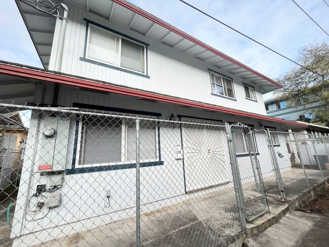 Building Photo - 1119 Banyan St Unit Downstairs