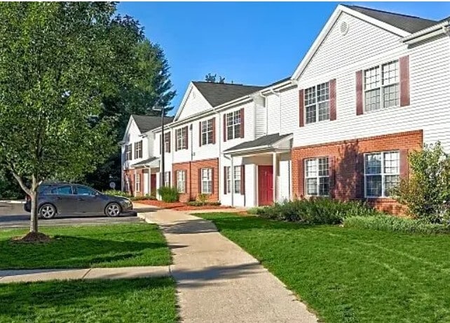 Village Glen Apartments - Village Glen Apartments