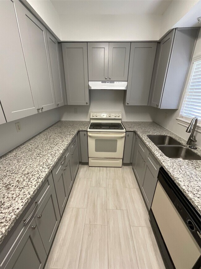 Photo - 3100 Walnut Bend Ln Unidad 113