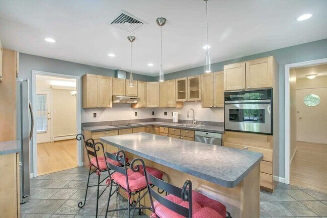 Photo - 23 New Hackensack Rd