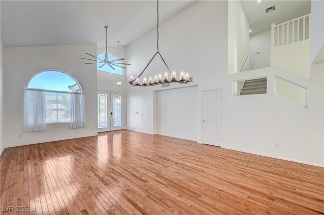 Photo - 57 Voltaire Ave