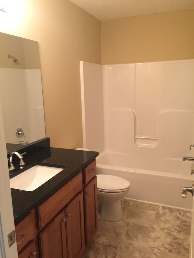 Photo - 3 bedroom 2 1/2 bath house for rent