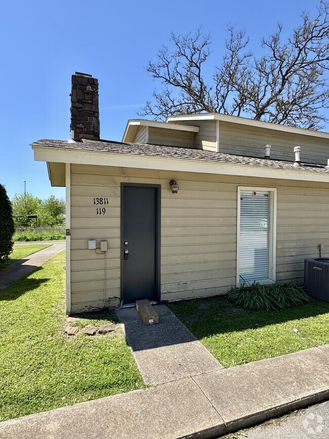 Building Photo - 13811 Turnberry Ln Rental