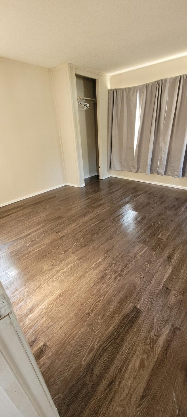 Photo - 864 E Chestnut Ave