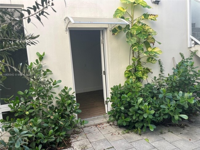 Building Photo - 10330 NW 66th St Unit 0