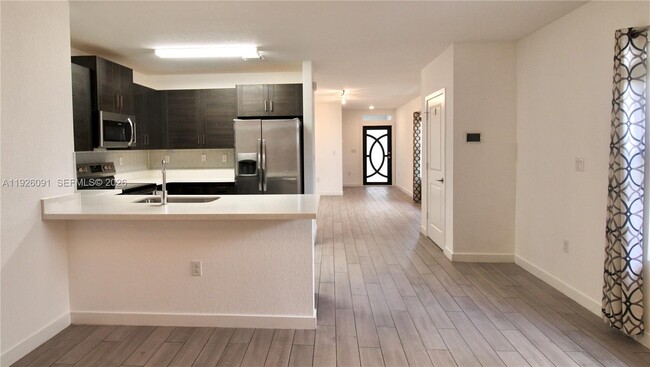 Photo - 561 NE 6th Pl