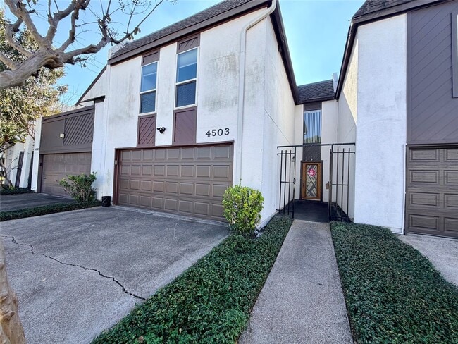 Building Photo - 4503 Medinah Pl