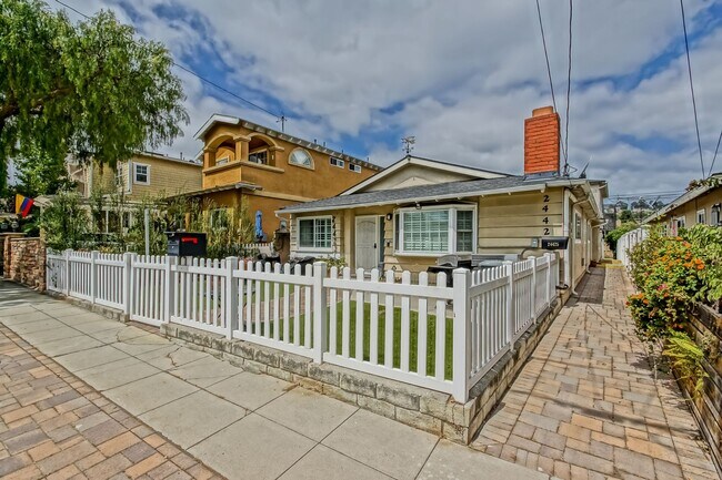 Photo - 24423-24425 Ward Street Unidad 24425