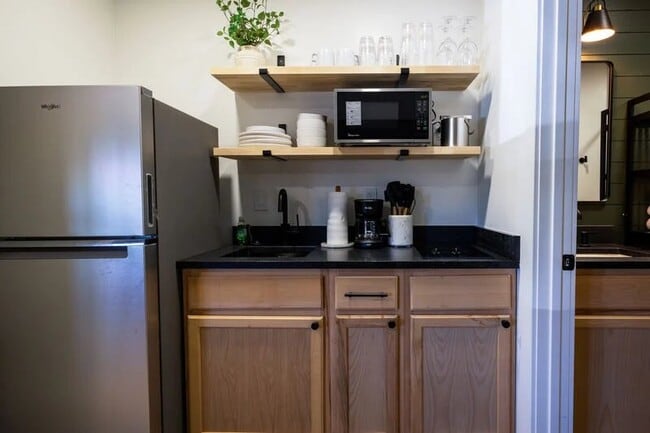 1078 E White Mountain Blvd Unit 5