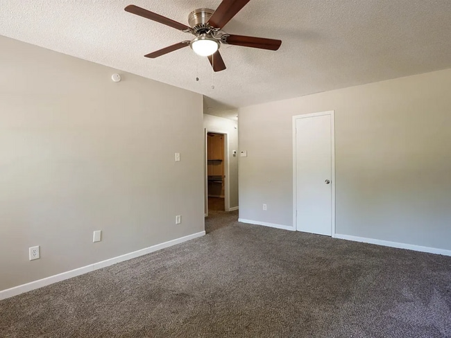 Photo - 2116 Greenoaks Rd