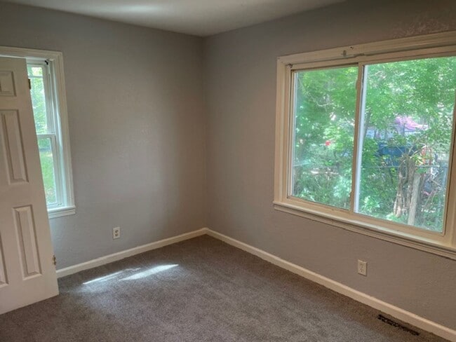Photo - Updated 2-bedroom, 1-bathroom rental home located on Mossman Ave.
