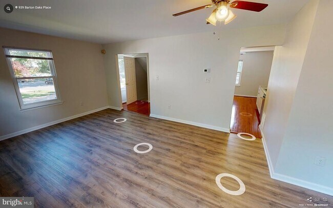 Photo - 939 Barton Oaks Pl