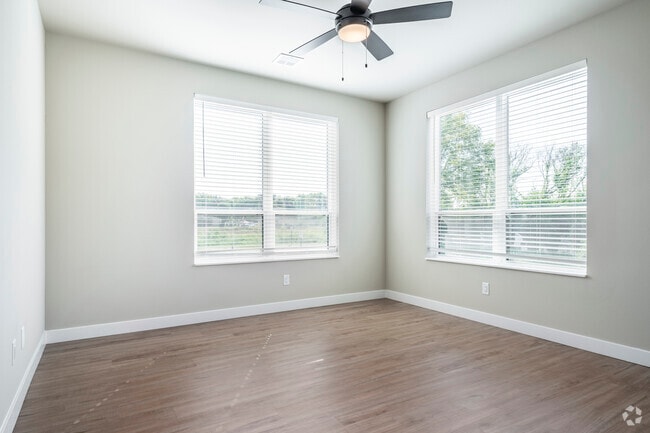 2BR, 2BA - 1117SF - Living Room